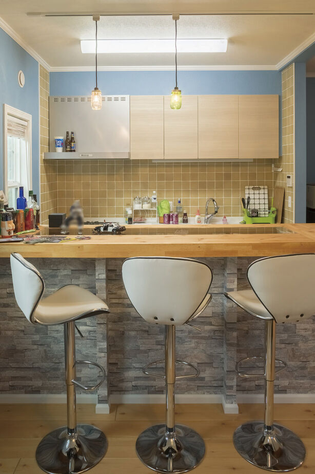 フラワーホーム 【1838万円/37.6坪/西海岸/インナーガレージ】リビングから愛車を眺めるアメリカンスタイルの家の建築実例画像6