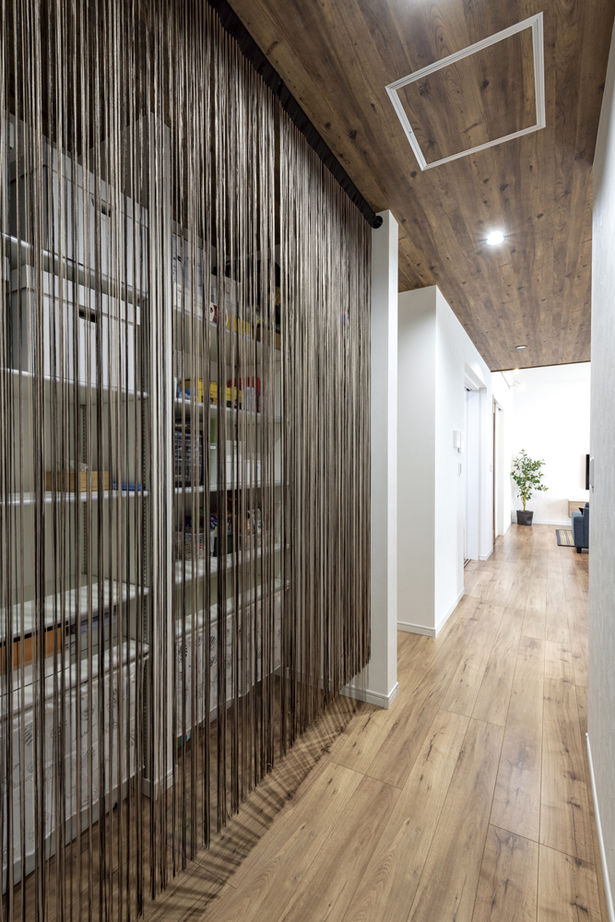 昭和建設 平屋でもリビングは天井高4.4ｍの開放感。パパのトレーニングや家事ラクにも配慮した、アイデア満載の家の建築実例画像8