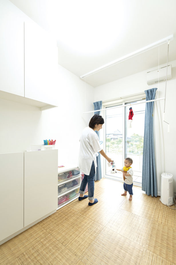 昭和建設 平屋でもリビングは天井高4.4ｍの開放感。パパのトレーニングや家事ラクにも配慮した、アイデア満載の家の建築実例画像11