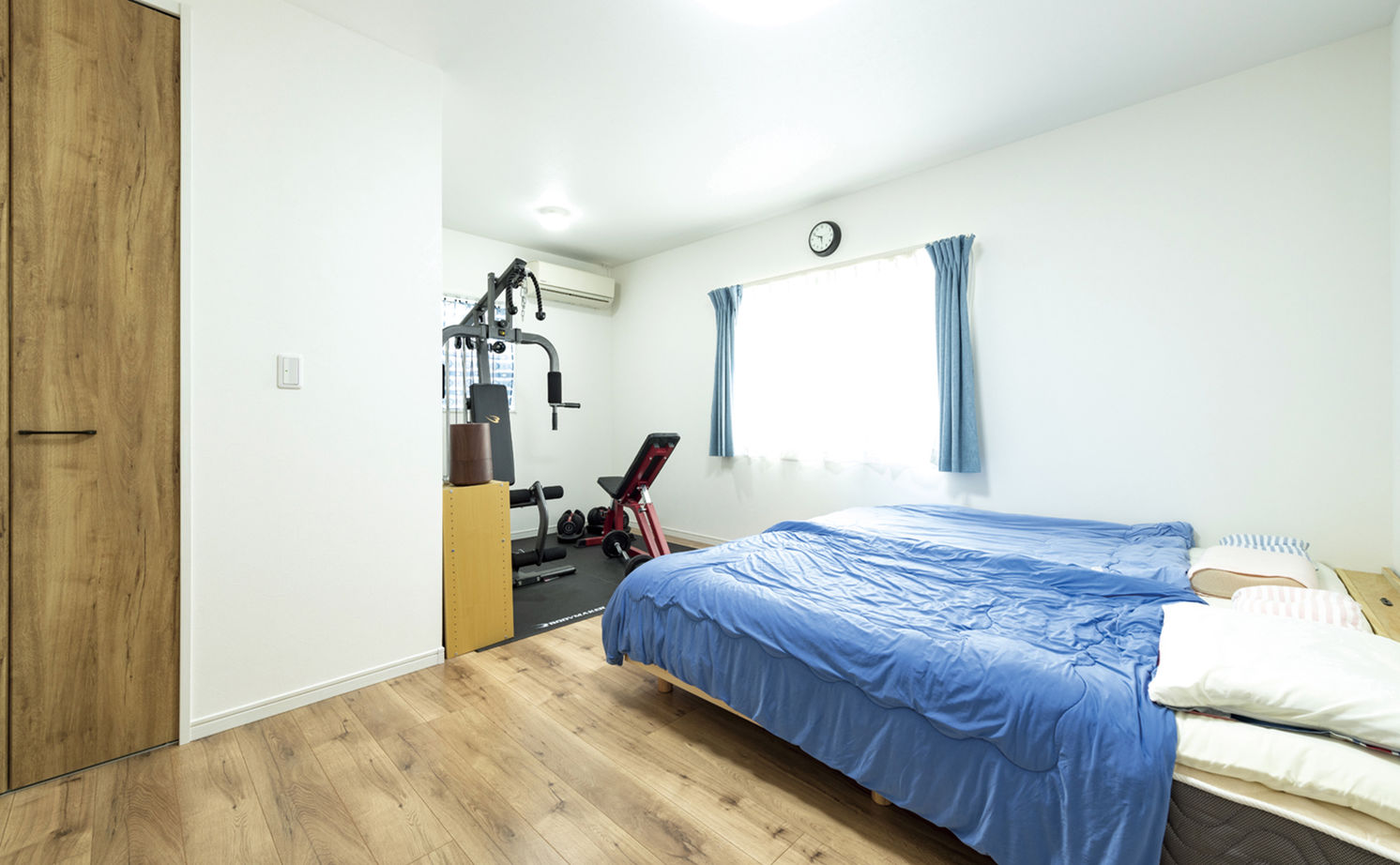 昭和建設 平屋でもリビングは天井高4.4ｍの開放感。パパのトレーニングや家事ラクにも配慮した、アイデア満載の家の建築実例画像14