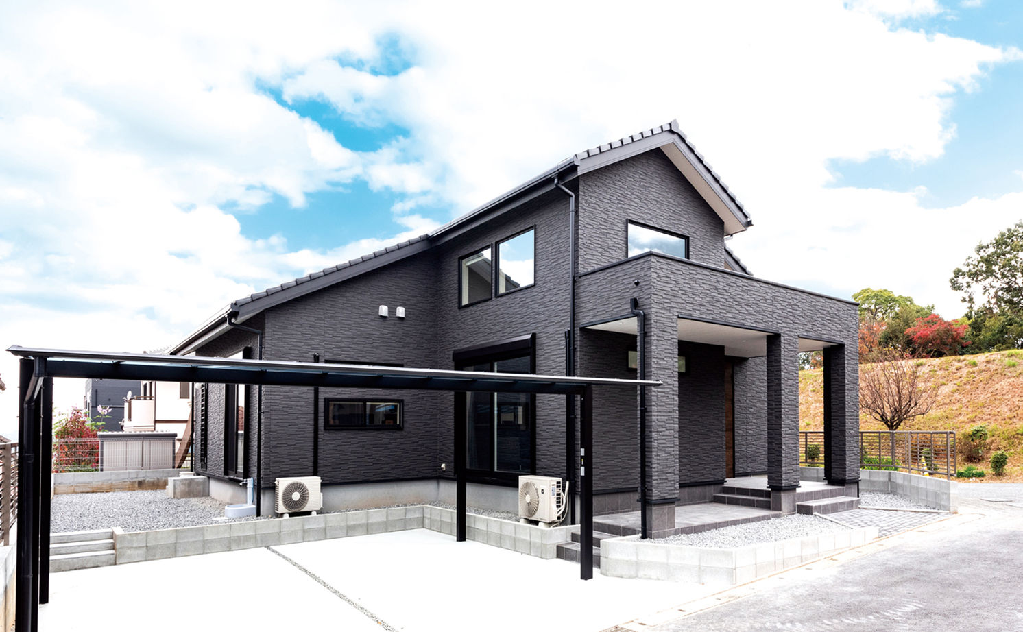 昭和建設 【吹抜の開放感を味わえる平屋】窓越しの緑景を取り込み、モデルハウスのような美しさを追求した家の建築実例画像2