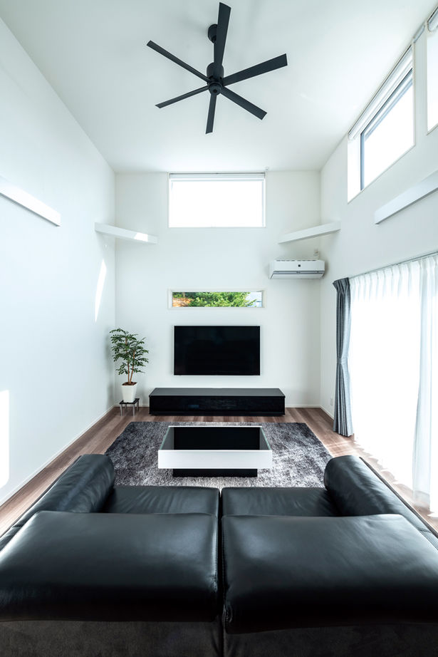 昭和建設 【吹抜の開放感を味わえる平屋】窓越しの緑景を取り込み、モデルハウスのような美しさを追求した家の建築実例画像3