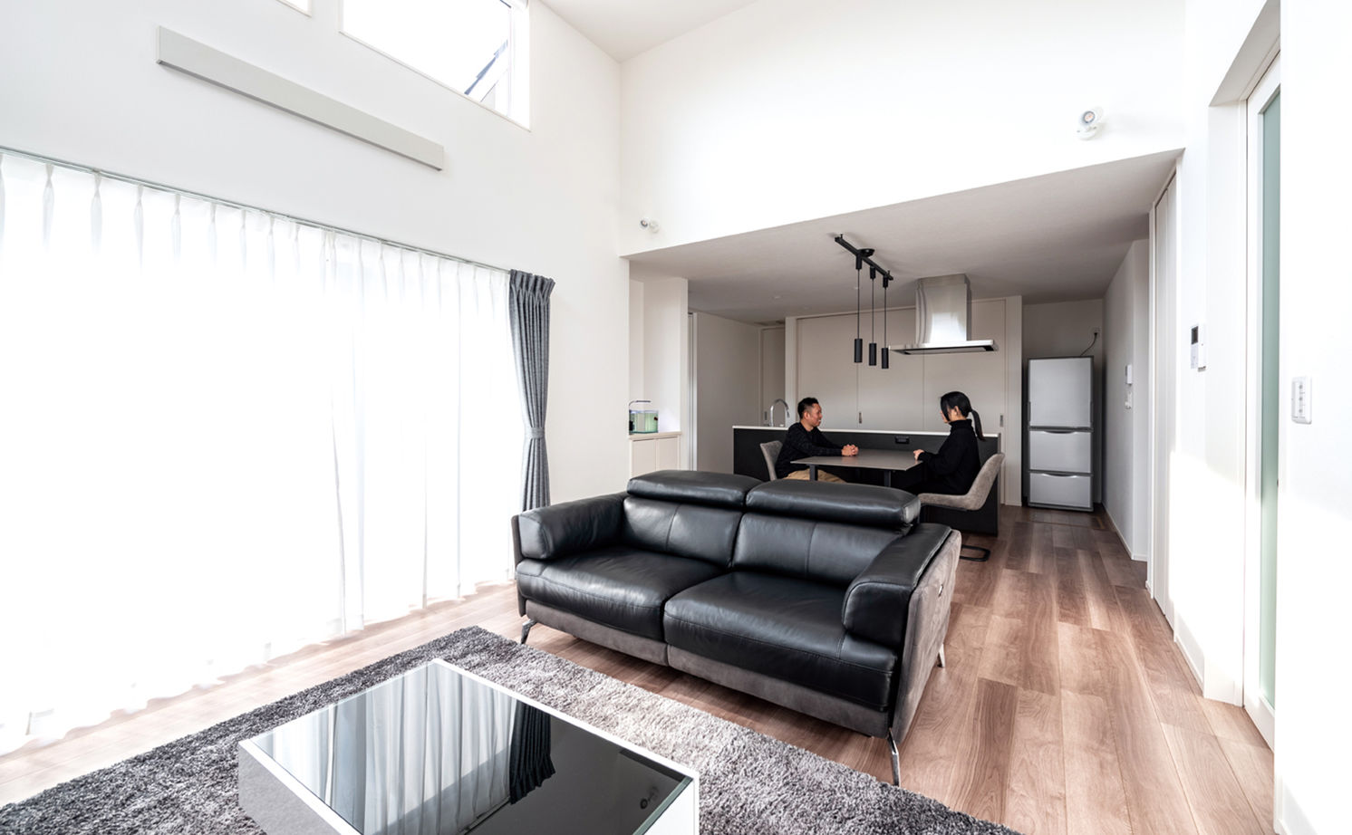 昭和建設 【吹抜の開放感を味わえる平屋】窓越しの緑景を取り込み、モデルハウスのような美しさを追求した家の建築実例画像7