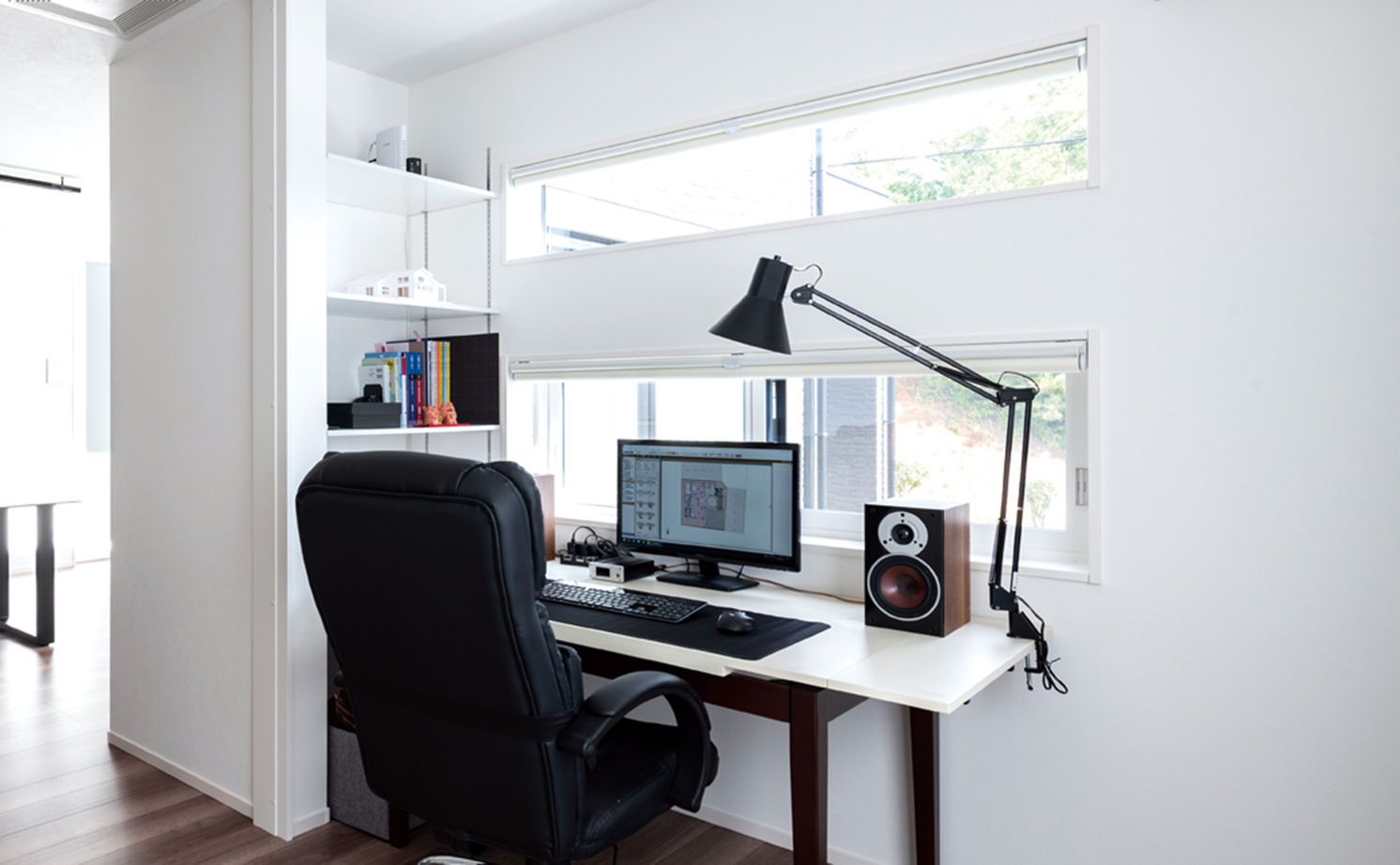 昭和建設 【吹抜の開放感を味わえる平屋】窓越しの緑景を取り込み、モデルハウスのような美しさを追求した家の建築実例画像8