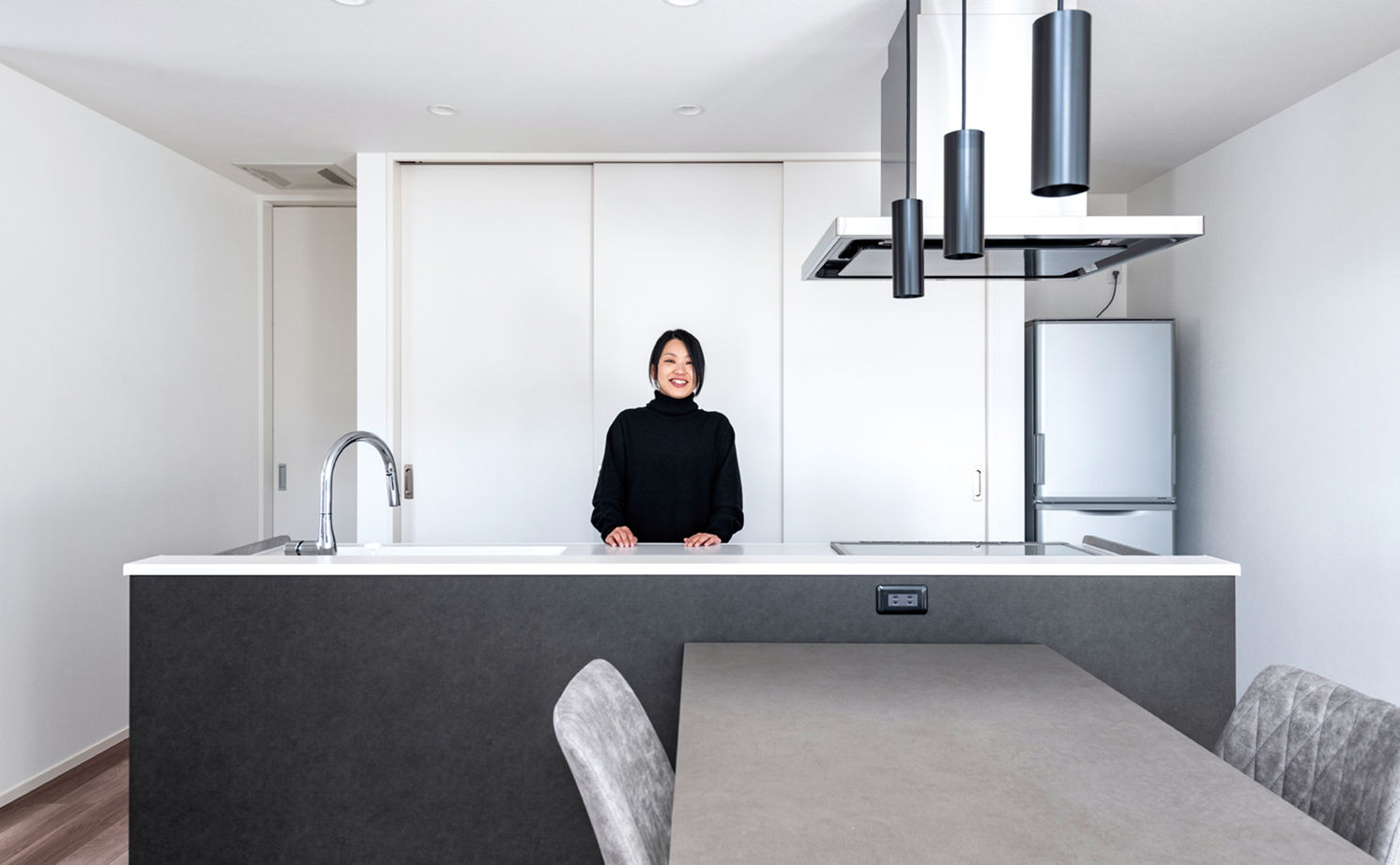 昭和建設 【吹抜の開放感を味わえる平屋】窓越しの緑景を取り込み、モデルハウスのような美しさを追求した家の建築実例画像9