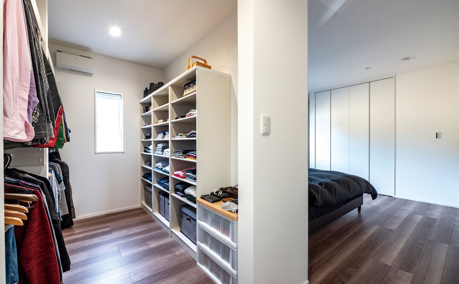 昭和建設 【吹抜の開放感を味わえる平屋】窓越しの緑景を取り込み、モデルハウスのような美しさを追求した家の建築実例画像14