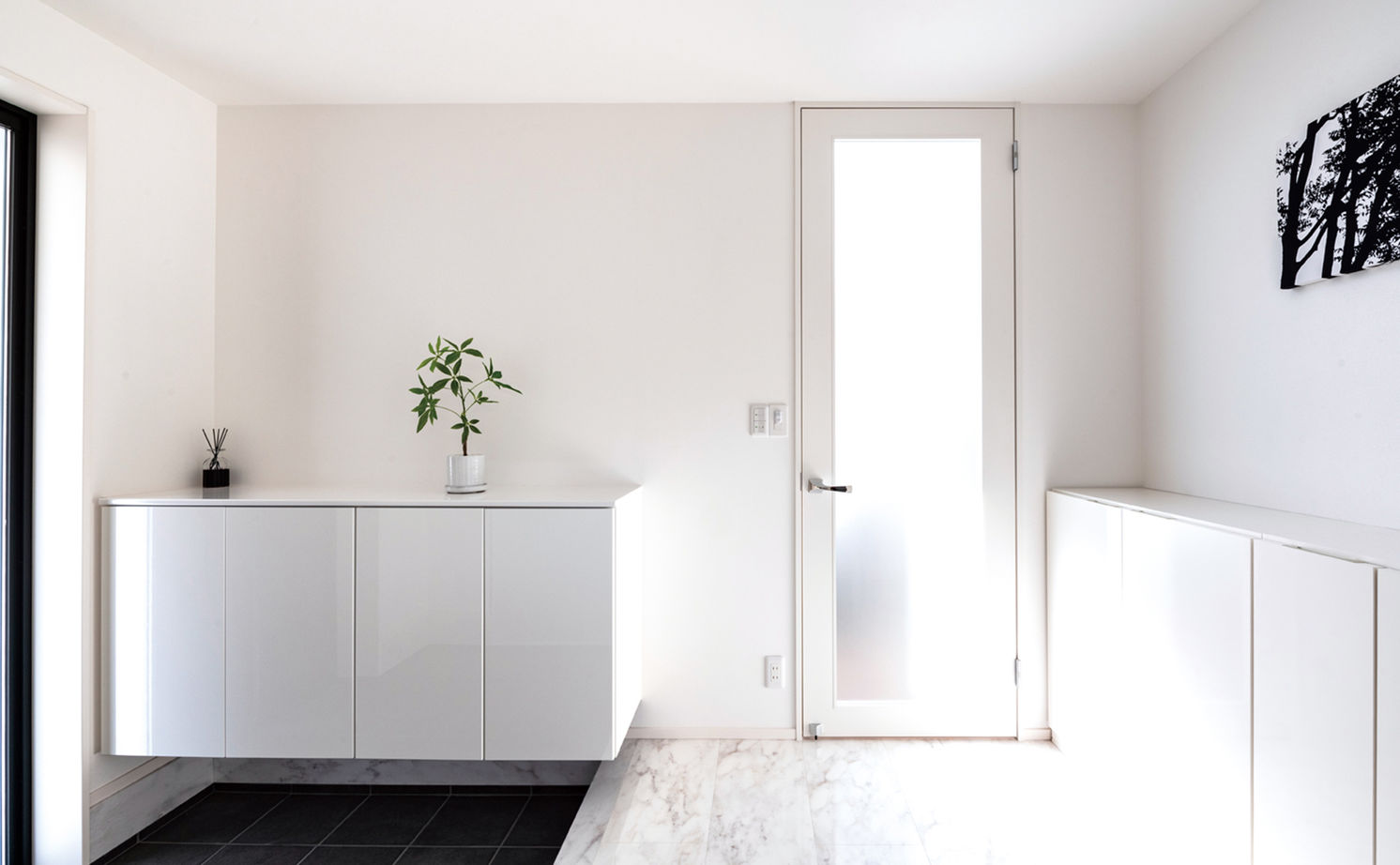 昭和建設 【吹抜の開放感を味わえる平屋】窓越しの緑景を取り込み、モデルハウスのような美しさを追求した家の建築実例画像18