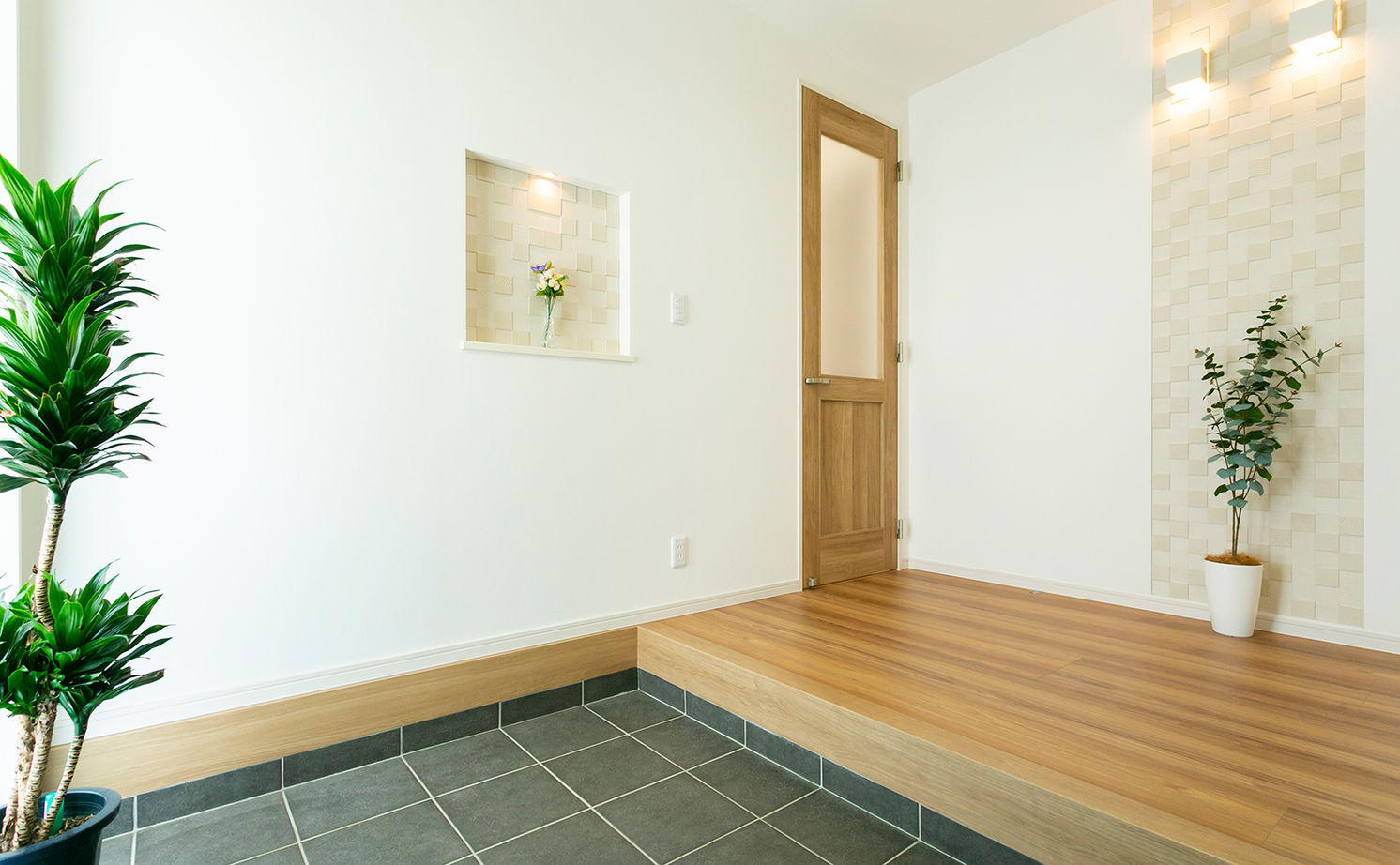 昭和建設 【2200万円台で建てた家／間取り図有】天井高4.3ｍの開放的なリビングとスキップフロアが魅力の平屋の建築実例画像4