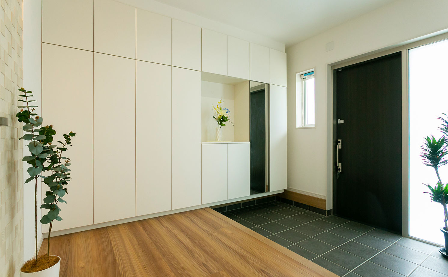 昭和建設 【2200万円台で建てた家／間取り図有】天井高4.3ｍの開放的なリビングとスキップフロアが魅力の平屋の建築実例画像5