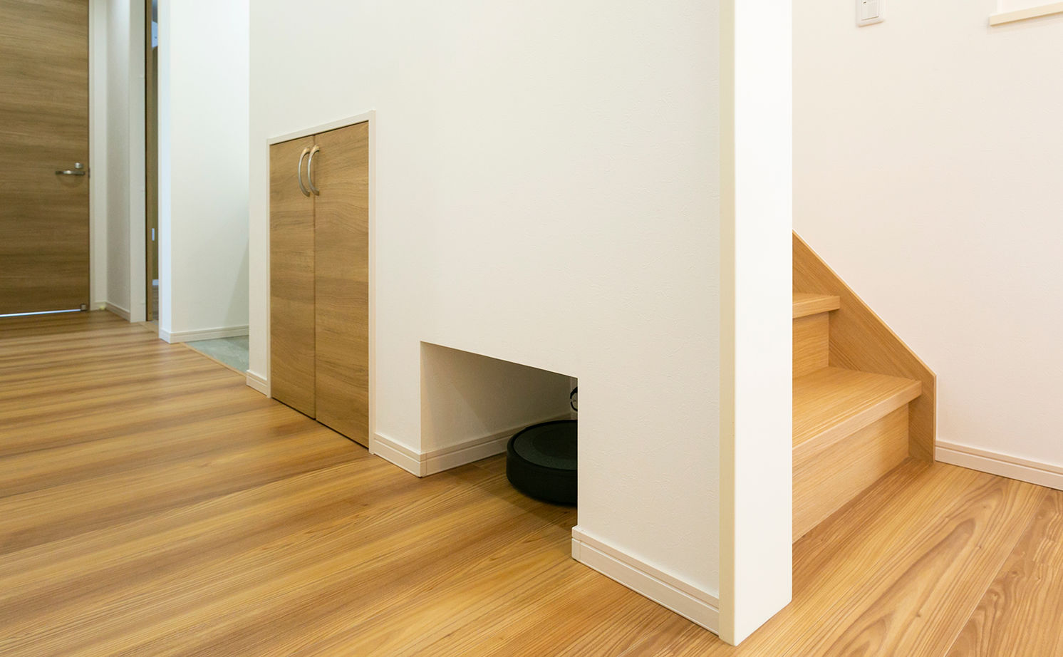 昭和建設 【2200万円台で建てた家／間取り図有】天井高4.3ｍの開放的なリビングとスキップフロアが魅力の平屋の建築実例画像10