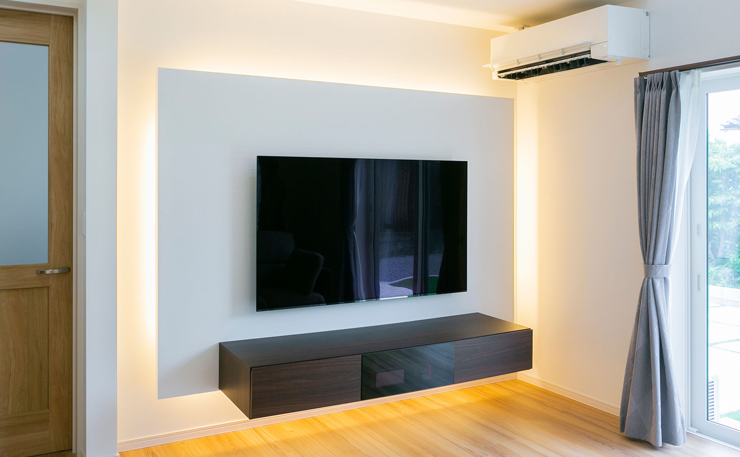 昭和建設 【2200万円台で建てた家／間取り図有】天井高4.3ｍの開放的なリビングとスキップフロアが魅力の平屋の建築実例画像12