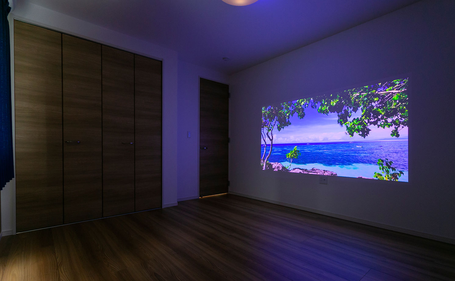 昭和建設 【2200万円台で建てた家／間取り図有】天井高4.3ｍの開放的なリビングとスキップフロアが魅力の平屋の建築実例画像15