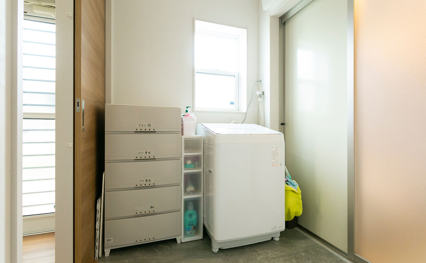 昭和建設 【2200万円台で建てた家／間取り図有】天井高4.3ｍの開放的なリビングとスキップフロアが魅力の平屋の建築実例画像18