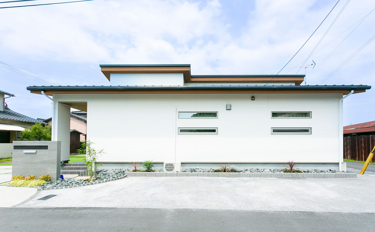 昭和建設 【2200万円台で建てた家／間取り図有】天井高4.3ｍの開放的なリビングとスキップフロアが魅力の平屋の建築実例画像20