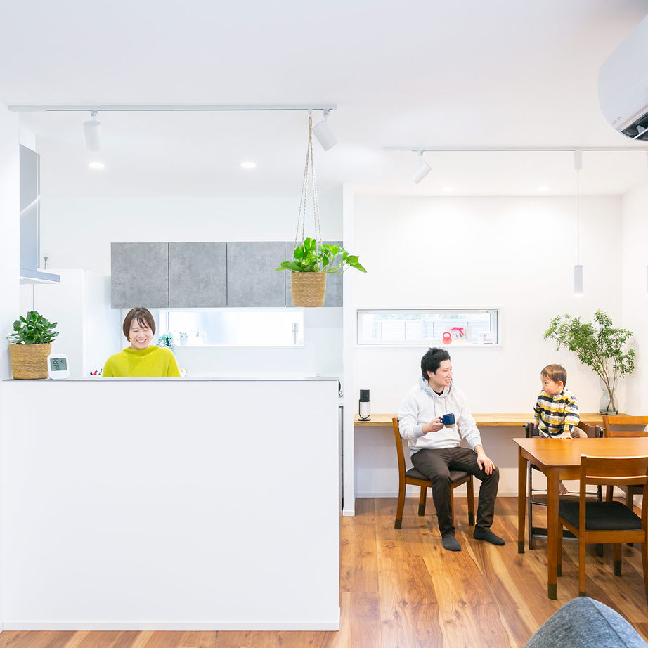 昭和建設 【2200万円台で建てた家／間取り図有】キッチンから家族を見守るクリアな視界で、家事と子育てを両立！の建築実例画像2
