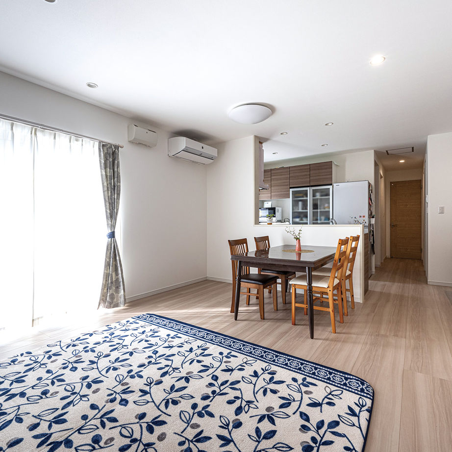 昭和建設 【1600万円台で建てた家／間取り図有】家族の時間を大切に、家事ラク動線も叶えたリビング中心の平屋の建築実例画像2