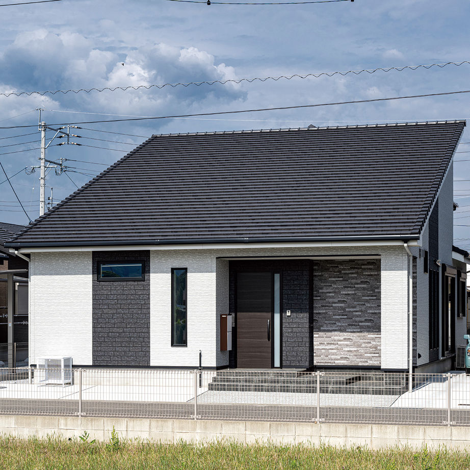 昭和建設 【2400万円台で建てた家／間取り図有／平屋】「ありきたり」では満足できない、独創的なデザインハウスの建築実例画像1