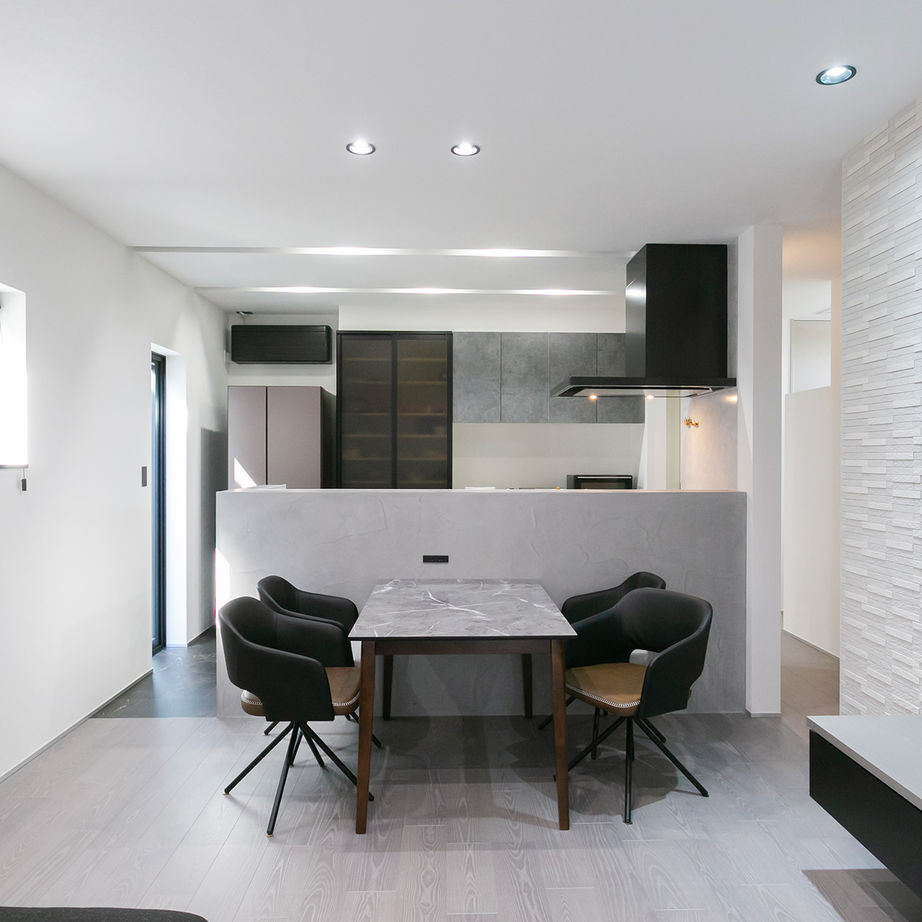 昭和建設 【2000万円台で建てた家／間取り図有】ゲーム好きの夫もご機嫌！暮らしやすくて、スタイリッシュな家の建築実例画像2