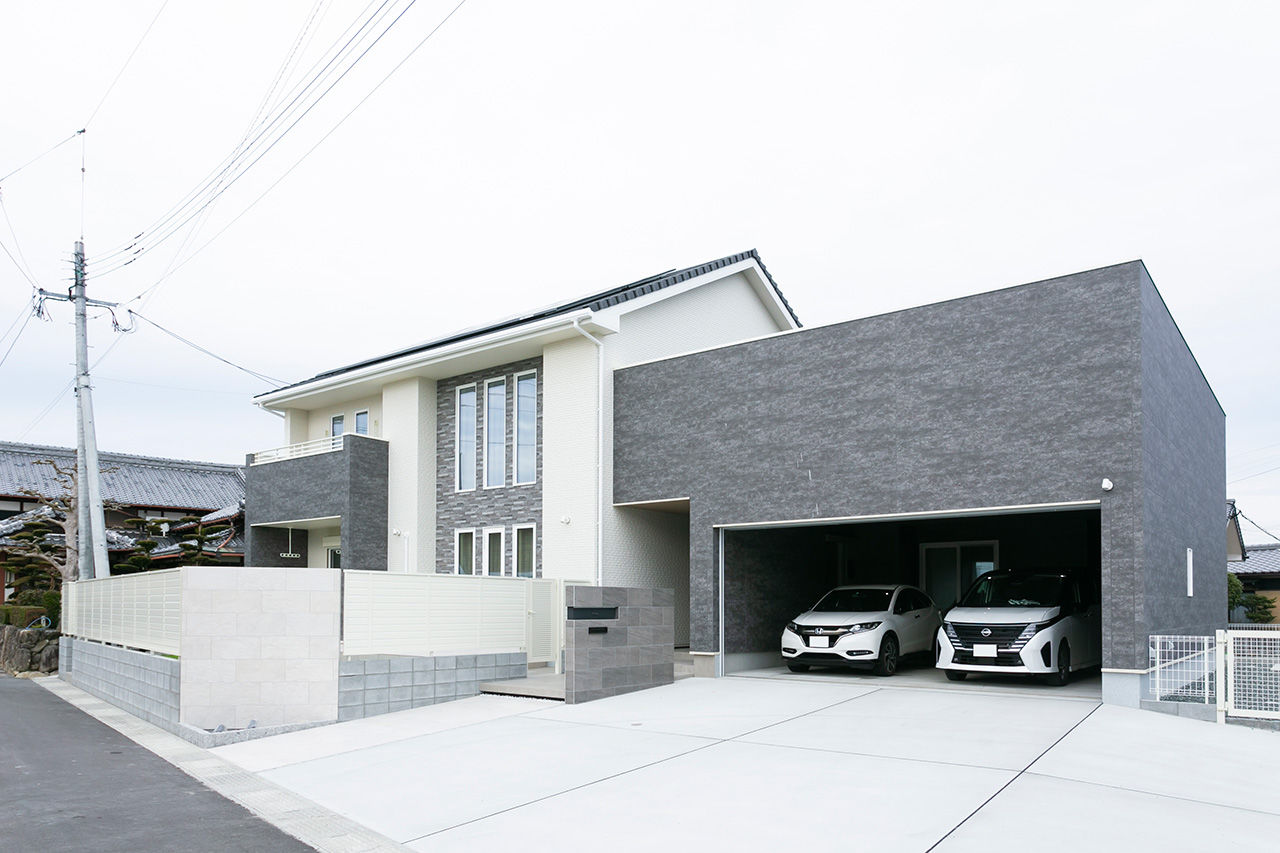 昭和建設 【間取り図有／ビルトインガレージ】家族や友人とワイワイ過ごす、シアタールームやスキップフロアがある家の建築実例画像1