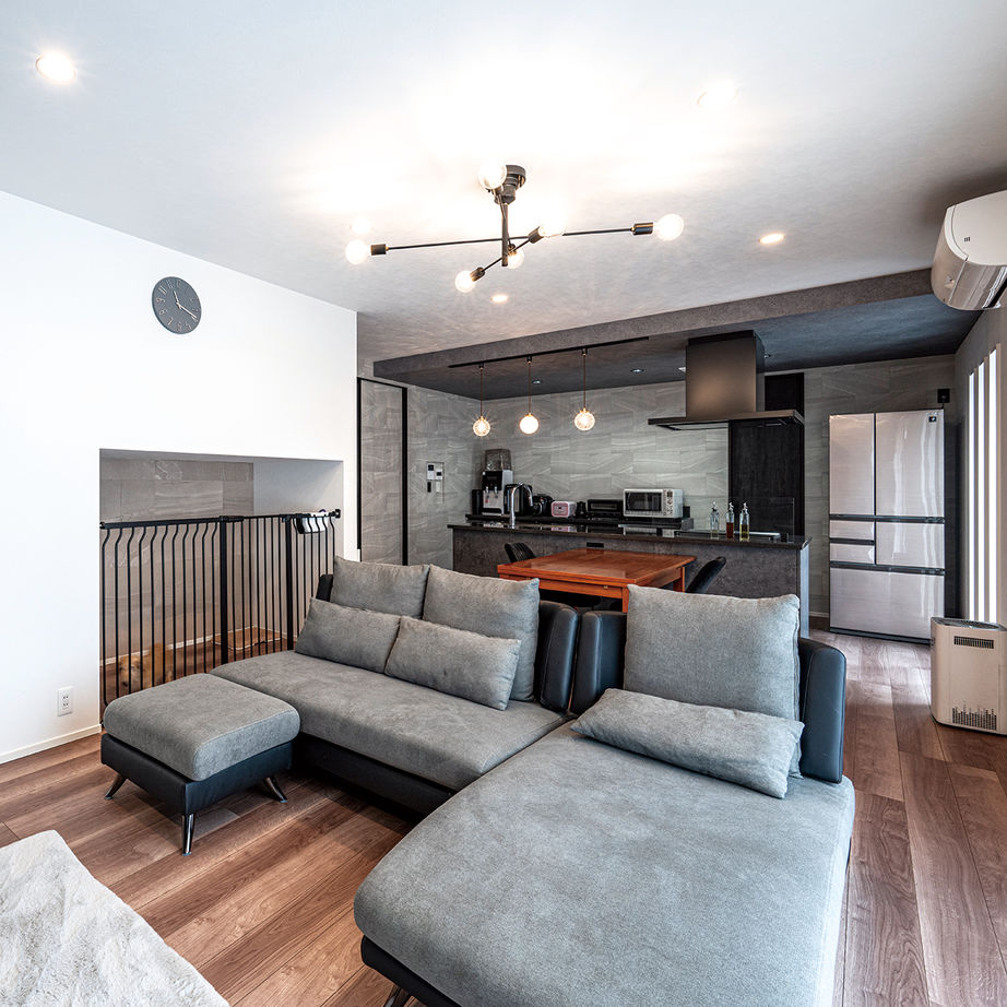 昭和建設 【2000万円～2499万円で建てた家／間取り図有】一括収納と効率的な動線で長く快適に暮らせるモダンな家の建築実例画像2