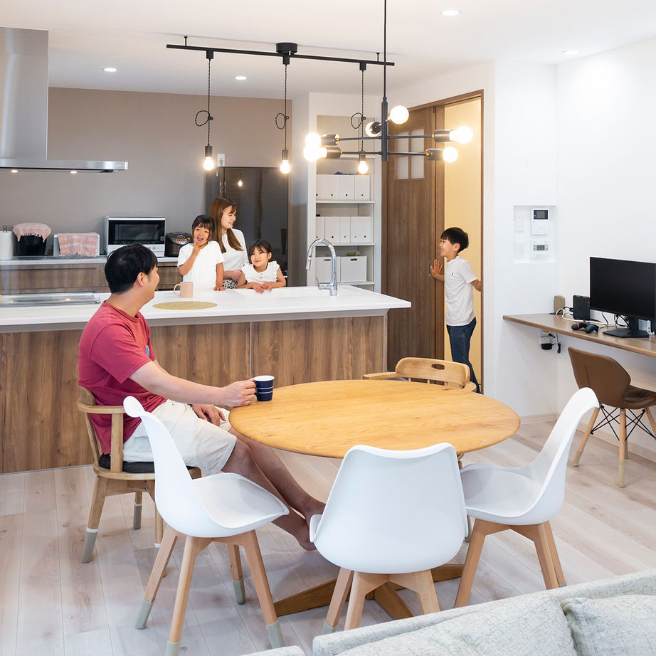 昭和建設 【3520万円で建てた家】20代の若い夫婦が決断した理想の家は、2つの玄関がある完全分離型の二世帯住宅の建築実例画像2