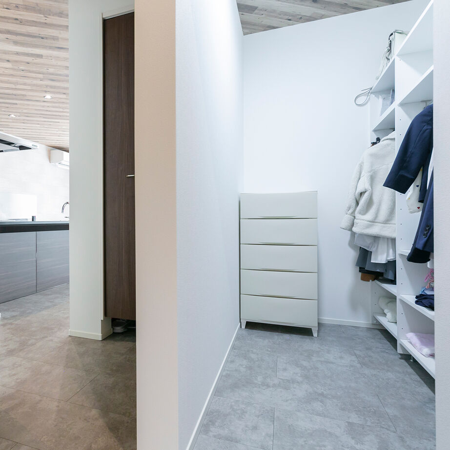 昭和建設 【2500万円で建てた家／間取り図有】平屋と2階建てのいいとこどり！欲しい空間と回遊動線を叶えた1.5階建ての建築実例画像7