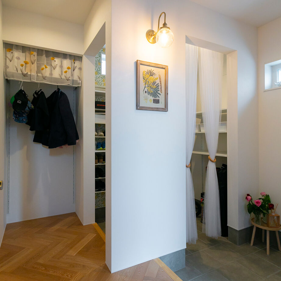 昭和建設 【2500万円～2999万円で建てた家／間取り図有】お気に入りのドアの先には薪ストーブがある吹抜けのリビングの建築実例画像3