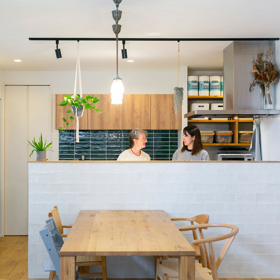 昭和建設 【2500万円～2999万円で建てた家／間取り図有】お気に入りのドアの先には薪ストーブがある吹抜けのリビングの建築実例画像5