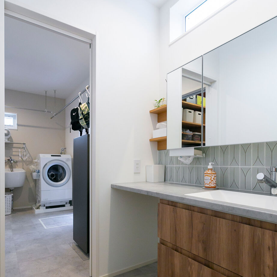 昭和建設 【2500万円～2999万円で建てた家／間取り図有】お気に入りのドアの先には薪ストーブがある吹抜けのリビングの建築実例画像7