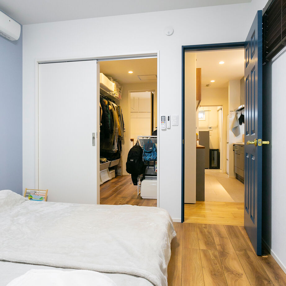 昭和建設 【2500万円～2999万円で建てた家／間取り図有】お気に入りのドアの先には薪ストーブがある吹抜けのリビングの建築実例画像8