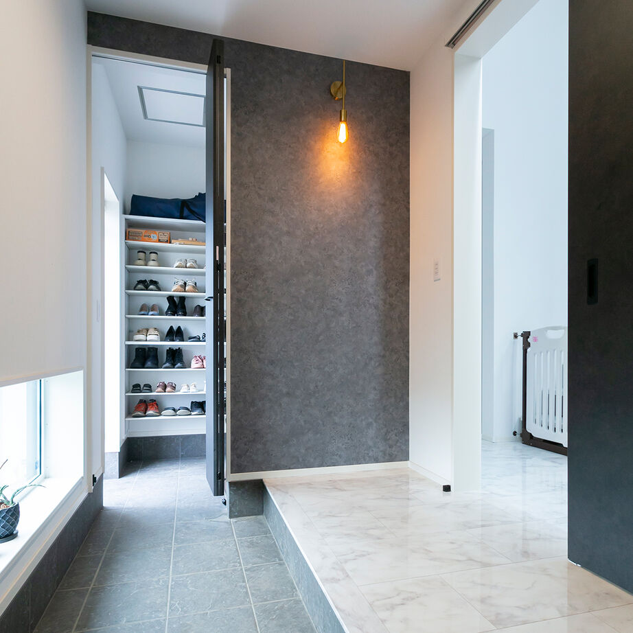 昭和建設 【2800万円台で建てた家／間取り図有】吹抜けリビングとモダンな和室で美しく暮らすホテルライクな家の建築実例画像3