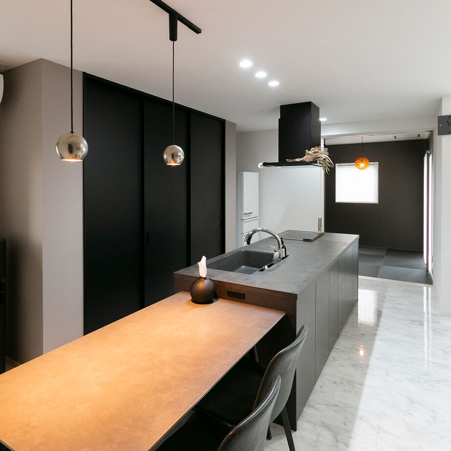 昭和建設 【2800万円台で建てた家／間取り図有】吹抜けリビングとモダンな和室で美しく暮らすホテルライクな家の建築実例画像7