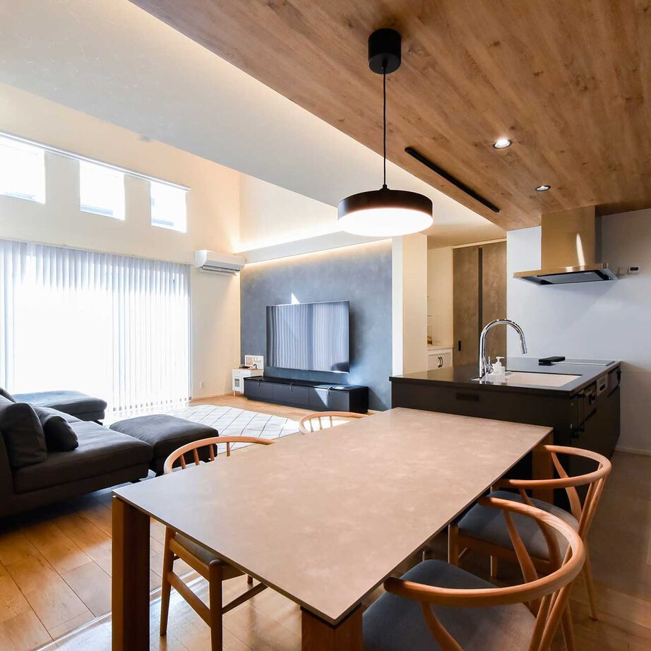 昭和建設 【2000万円～2499万円で建てた家／間取り図有／平屋】吹き抜けのある27畳のLDKと回遊動線が魅力！の建築実例画像2