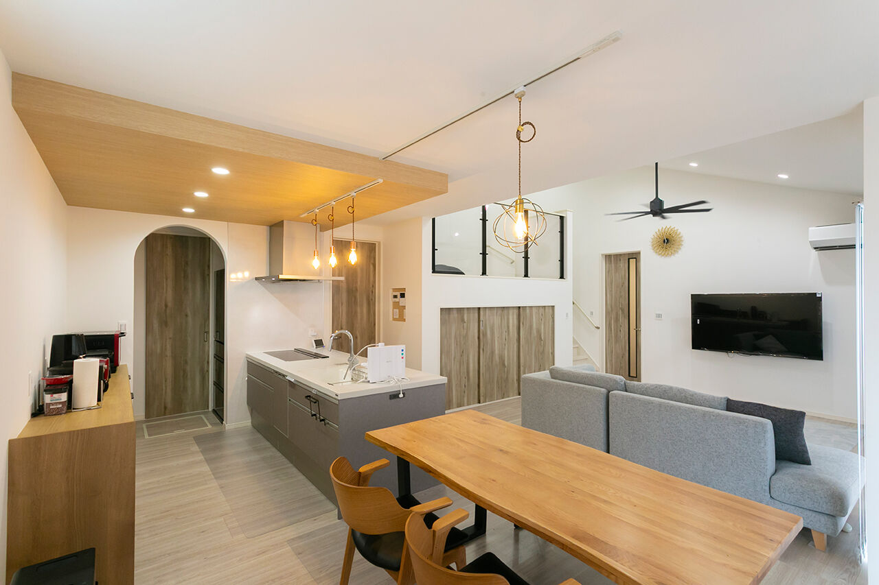 昭和建設 【2400万円台で建てた家／間取り図有】勾配天井で開放感たっぷり。家族の会話が増えるロフト付きの平屋の建築実例画像5