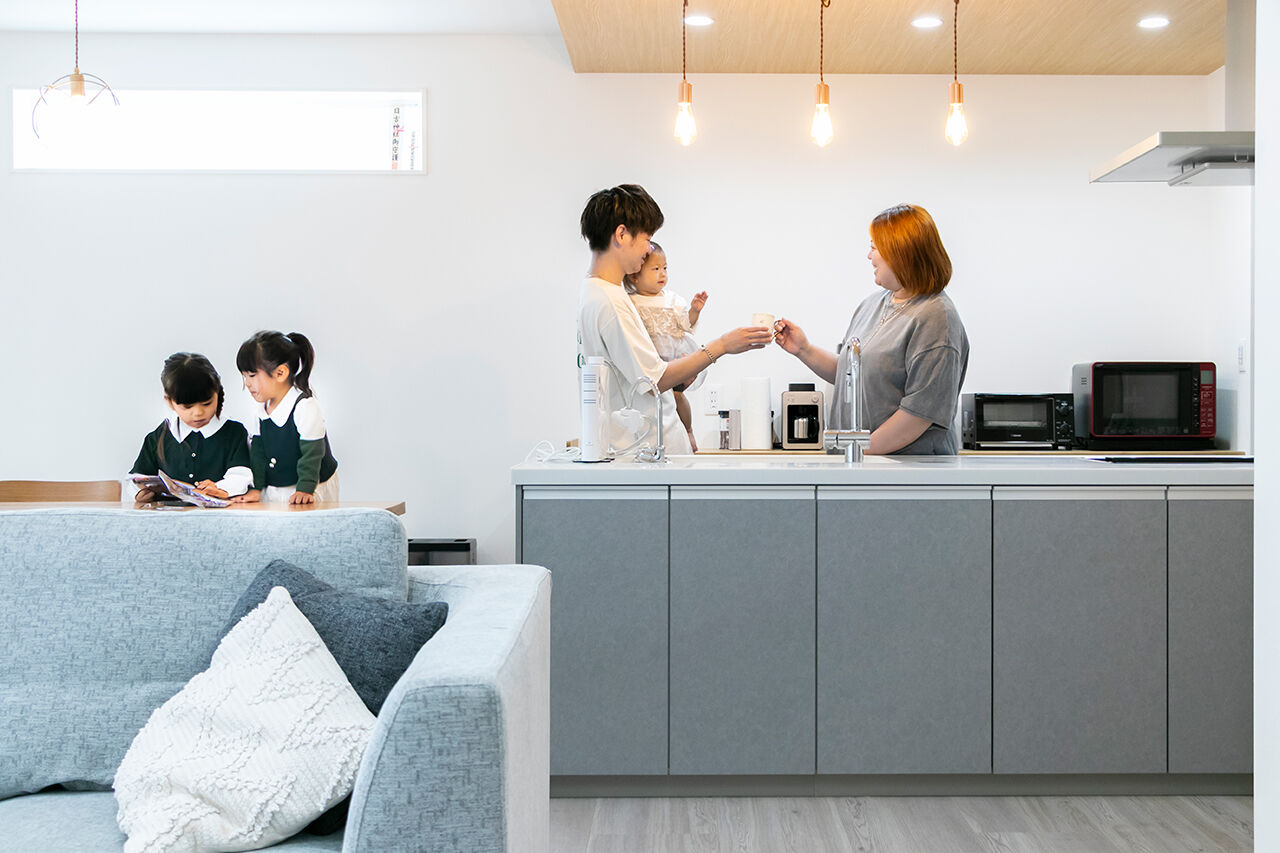 昭和建設 【2400万円台で建てた家／間取り図有】勾配天井で開放感たっぷり。家族の会話が増えるロフト付きの平屋の建築実例画像6