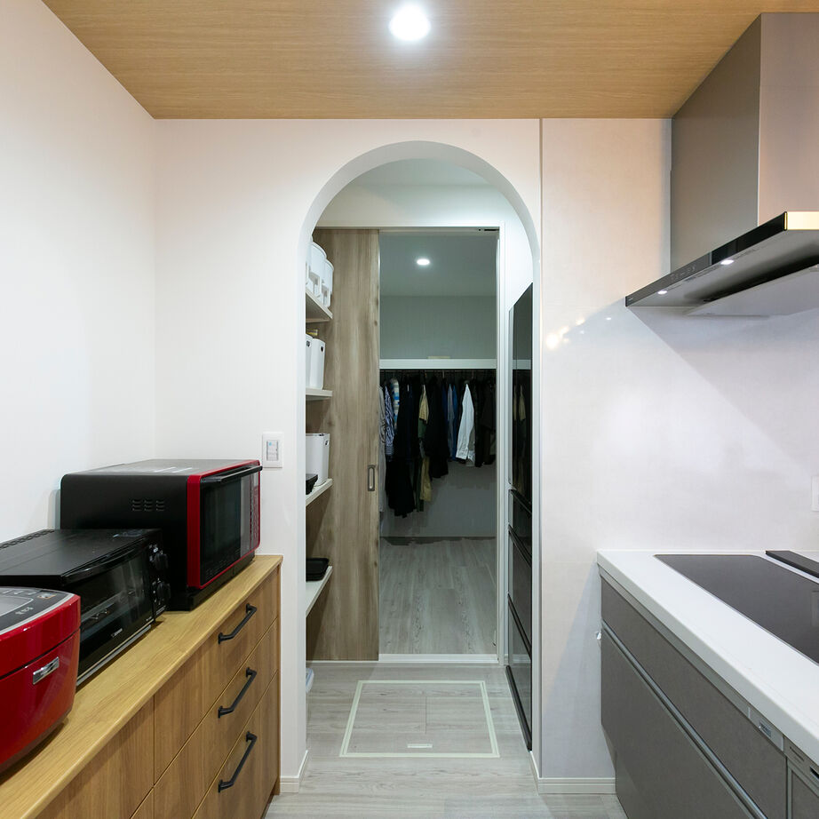 昭和建設 【2400万円台で建てた家／間取り図有】勾配天井で開放感たっぷり。家族の会話が増えるロフト付きの平屋の建築実例画像8