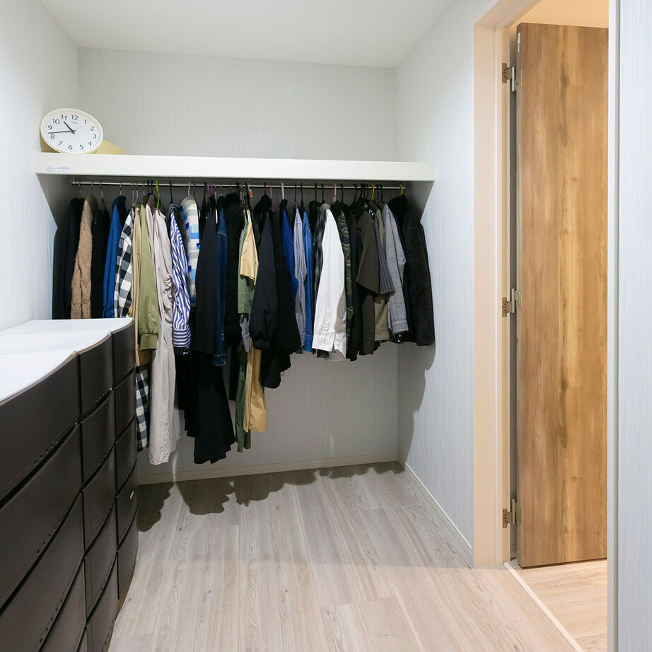 昭和建設 【2400万円台で建てた家／間取り図有】勾配天井で開放感たっぷり。家族の会話が増えるロフト付きの平屋の建築実例画像9