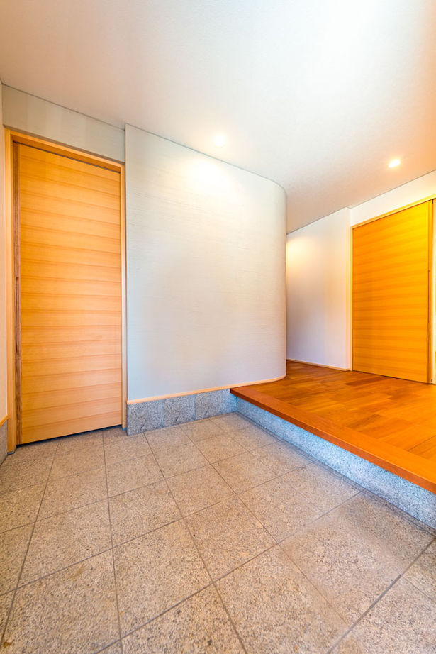 三和木 【檜の深い軒×和モダンの小さな平屋/30坪】「キッチンが映えるよう、mm単位までこだわってくれました」の建築実例画像7