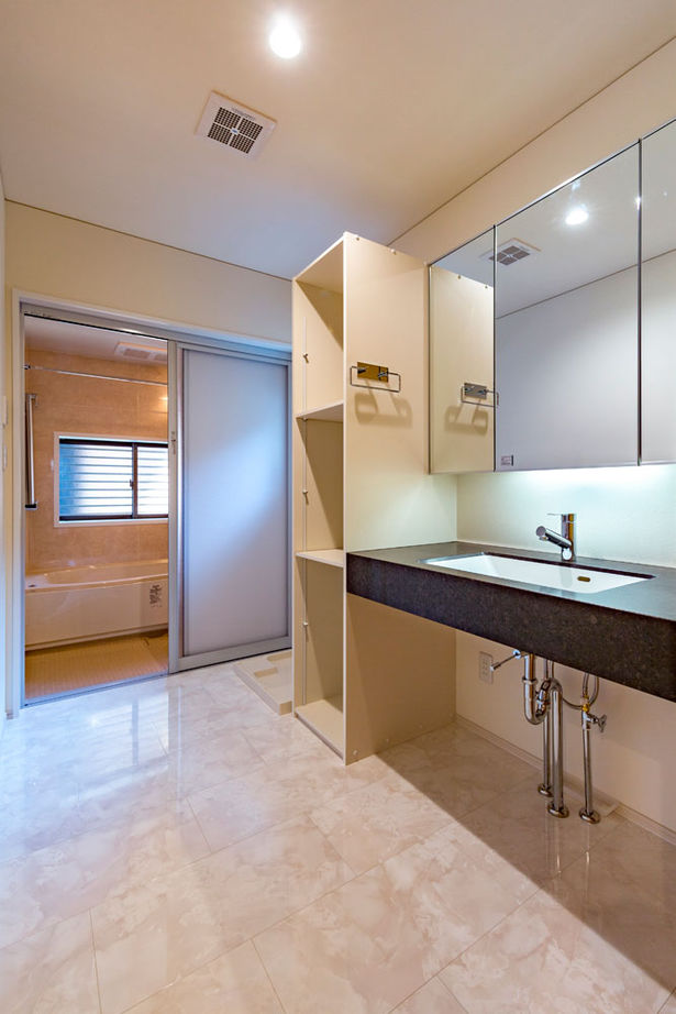 三和木 【檜の深い軒×和モダンの小さな平屋/30坪】「キッチンが映えるよう、mm単位までこだわってくれました」の建築実例画像9