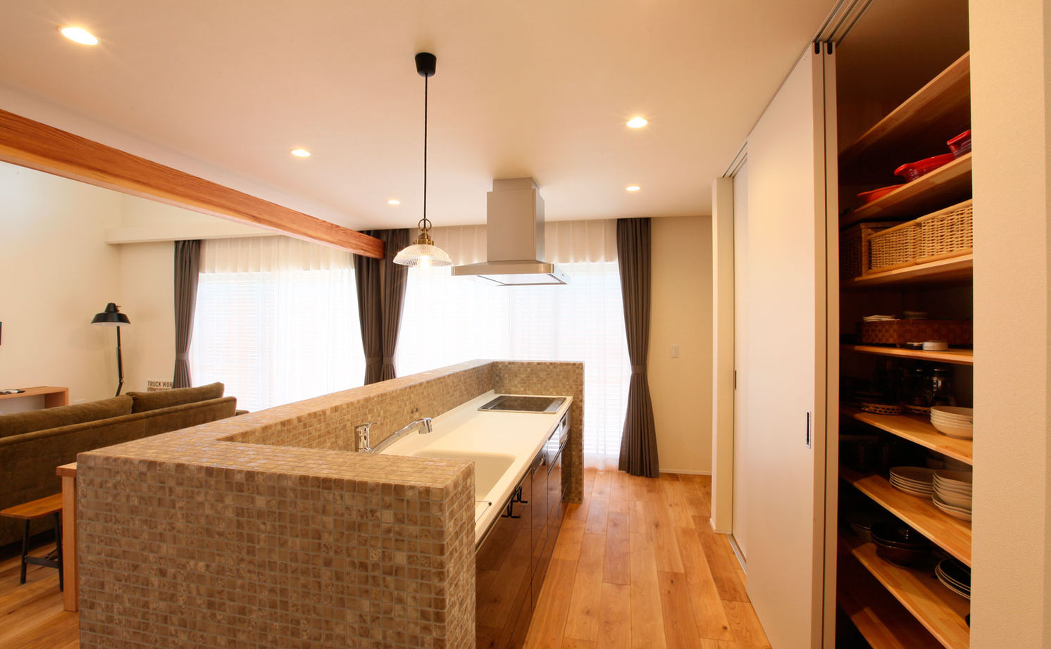 三和木 【平屋×土間収納】庭とのつながりを感じられる家【間取り図有】の建築実例画像3