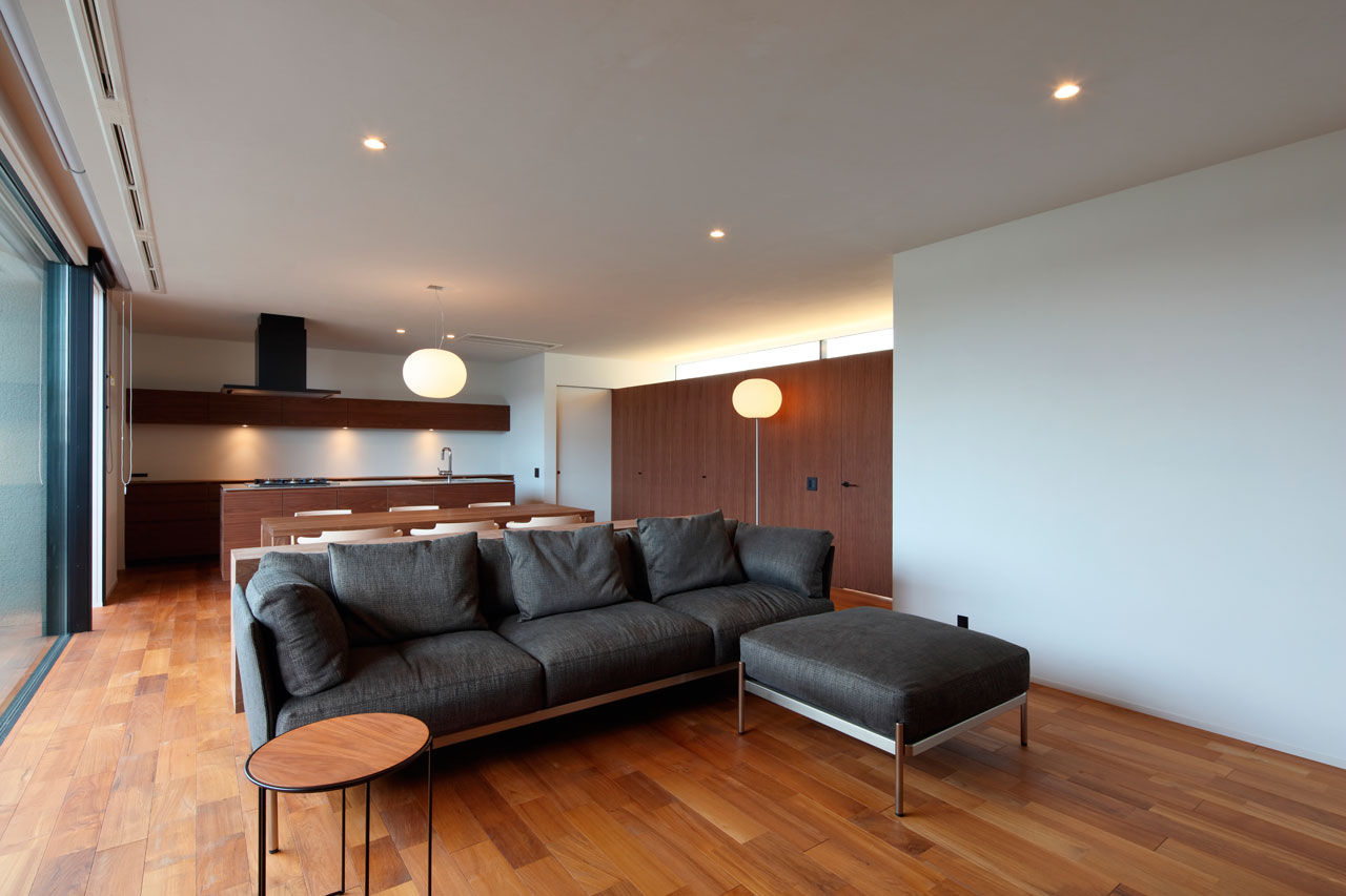 三和木 【ガレージハウス×混構造】木の温もりとRCの質感が溶け合う家。建築家が描く世界観を、隙なく美しく！の建築実例画像3