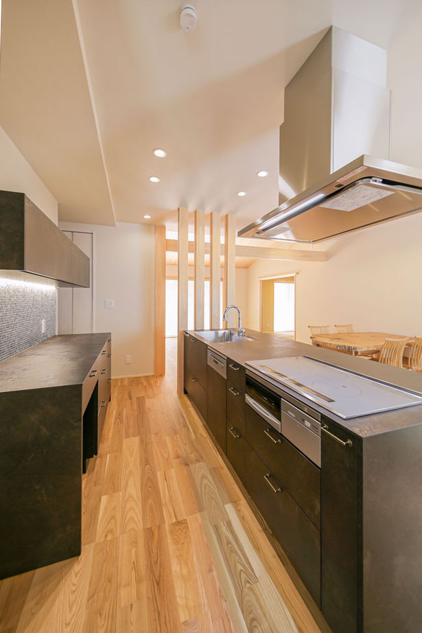 三和木 【平屋風×和瓦の大屋根×土間の趣味室|間取り有】30代夫婦がこだわった、居心地のいい和モダン（半田市）の建築実例画像11