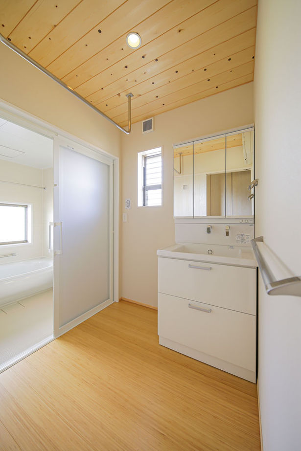 三和木 【平屋風×和瓦の大屋根×土間の趣味室|間取り有】30代夫婦がこだわった、居心地のいい和モダン（半田市）の建築実例画像15