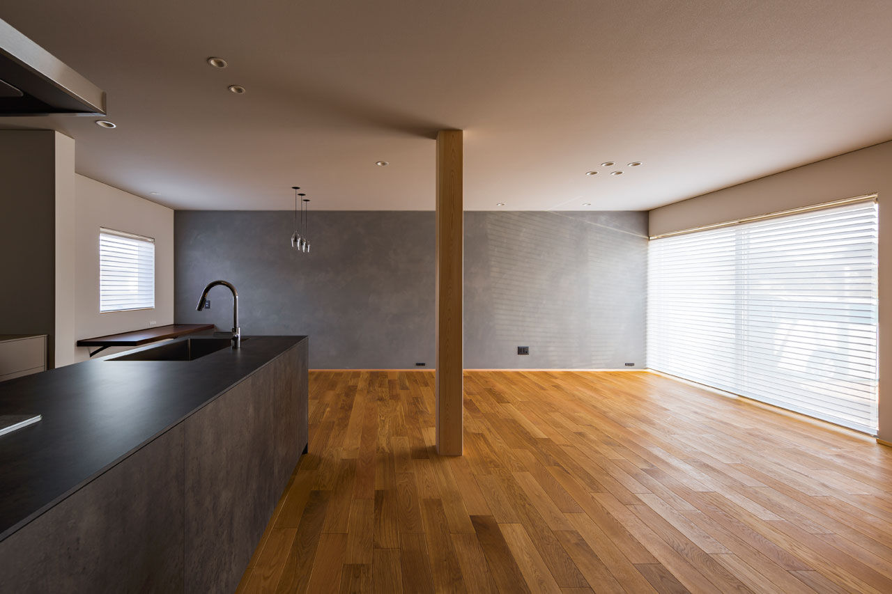 三和木 【モルタル壁×シンプルモダン×37坪】素材の質感と優しい陰影に満ちた、子どもたちの感性を育む家の建築実例画像2