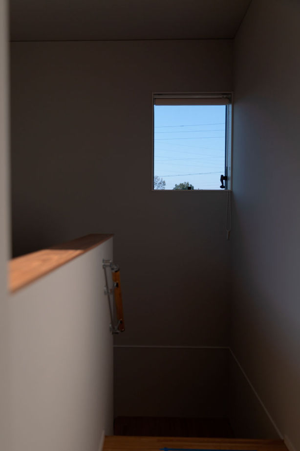 三和木 【モルタル壁×シンプルモダン×37坪】素材の質感と優しい陰影に満ちた、子どもたちの感性を育む家の建築実例画像9