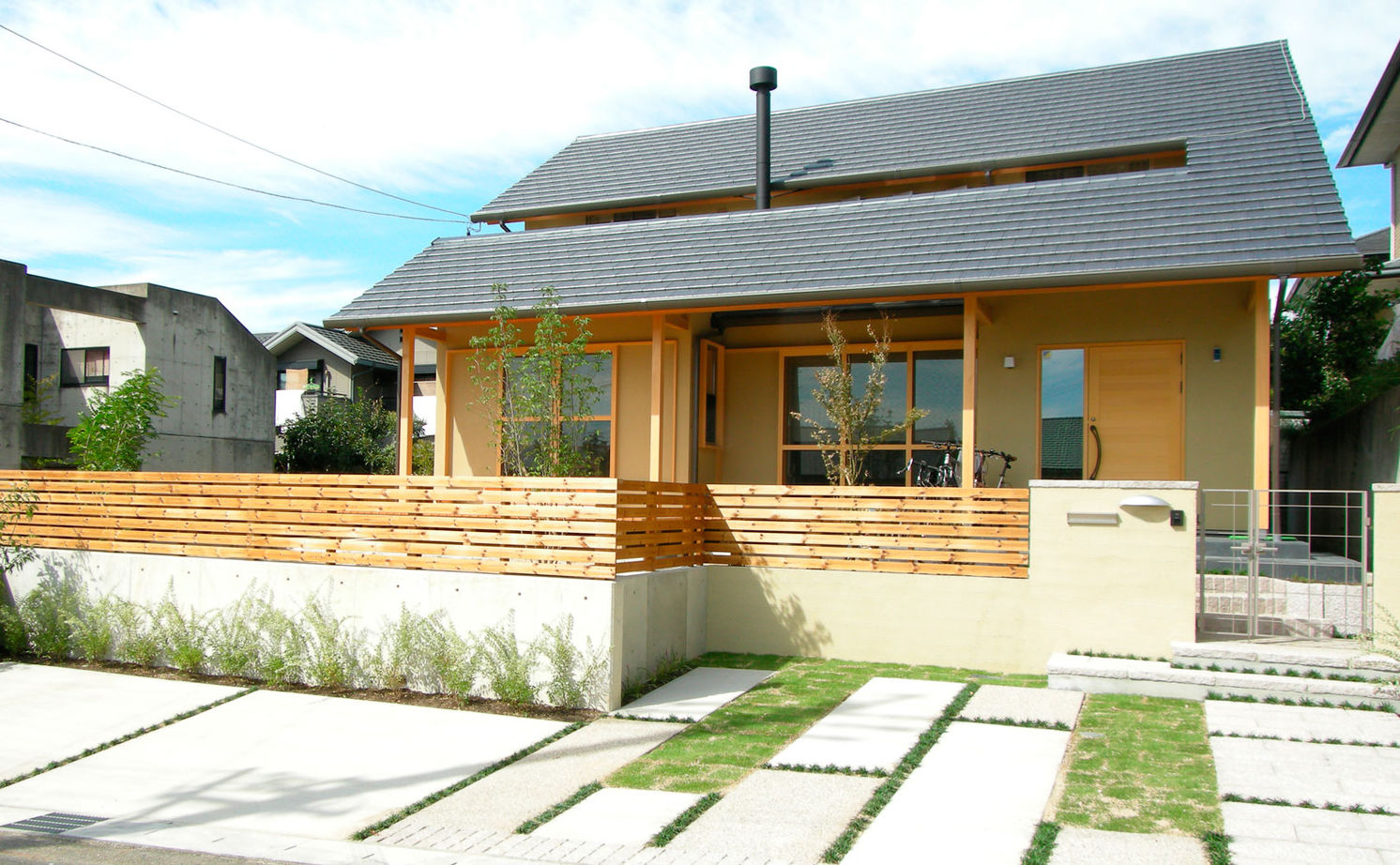 三和木 【土間×薪ストーブ×大屋根×42坪|間取り有】飴色の無垢が愛おしい。10年を経て、より魅力を増す和モダンの建築実例画像