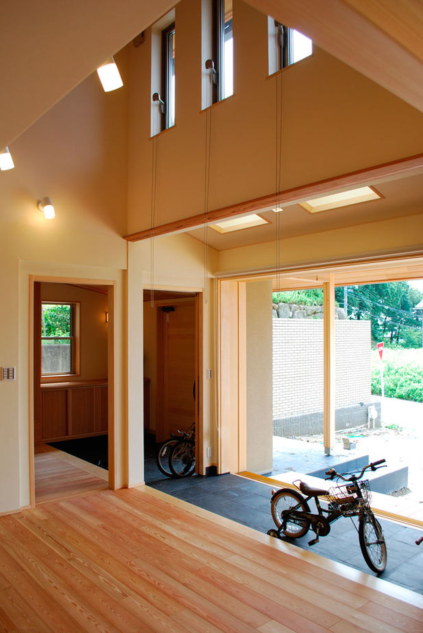 三和木 【土間×薪ストーブ×大屋根×42坪|間取り有】飴色の無垢が愛おしい。10年を経て、より魅力を増す和モダンの建築実例画像2