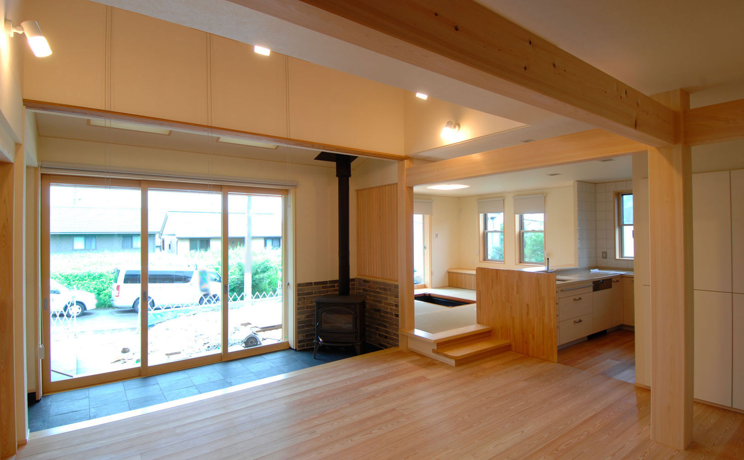 三和木 【土間×薪ストーブ×大屋根×42坪|間取り有】飴色の無垢が愛おしい。10年を経て、より魅力を増す和モダンの建築実例画像3
