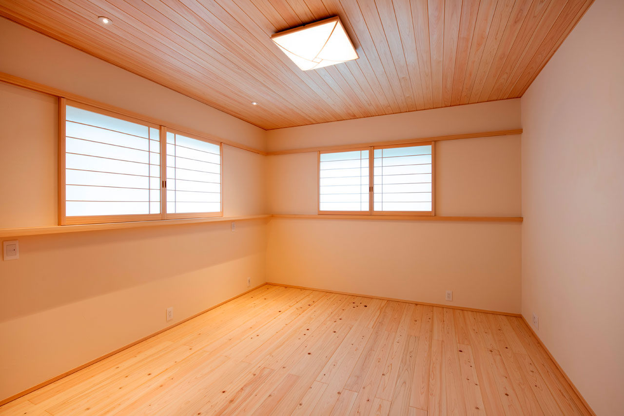 三和木 【離れの平屋×アイランドキッチン×38坪】門をくぐると旅館の風情。端正な庭との繋がりを愉しむ無垢の平屋の建築実例画像8