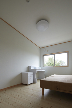 ロイヤルハウス みんながワイワイ集まる座リビング　石垣島に建つ木づくりの平屋の建築実例画像7